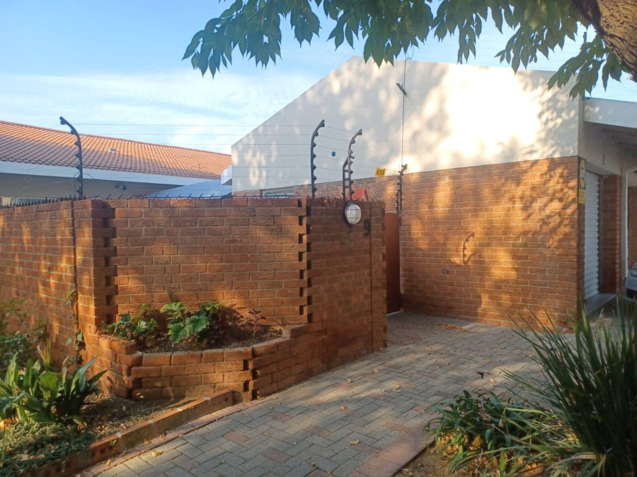 To Let 3 Bedroom Property for Rent in Naudeville Free State